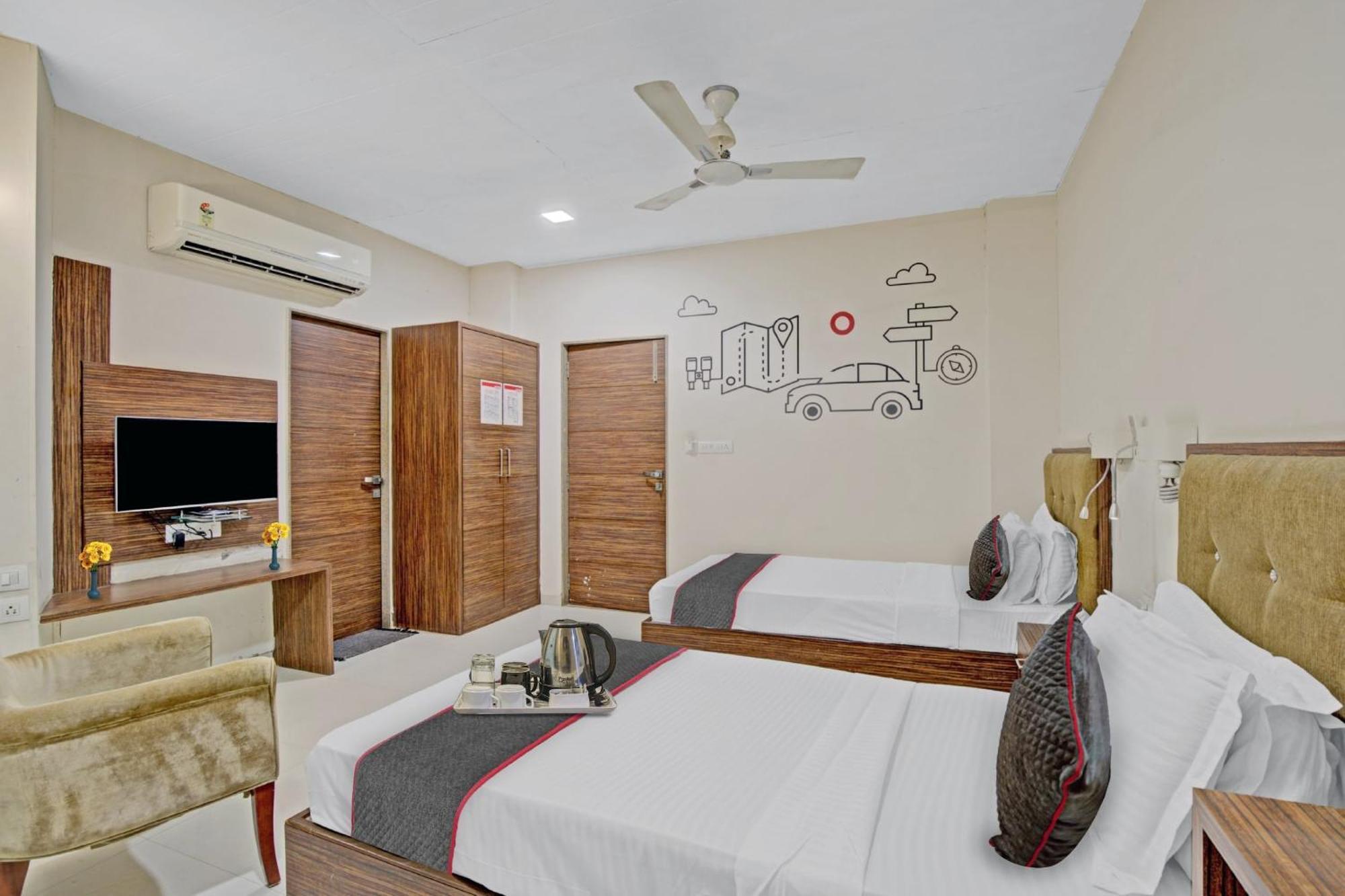 Hotel O The Kia Residency Hotel And Banquet 아흐메다바드 외부 사진