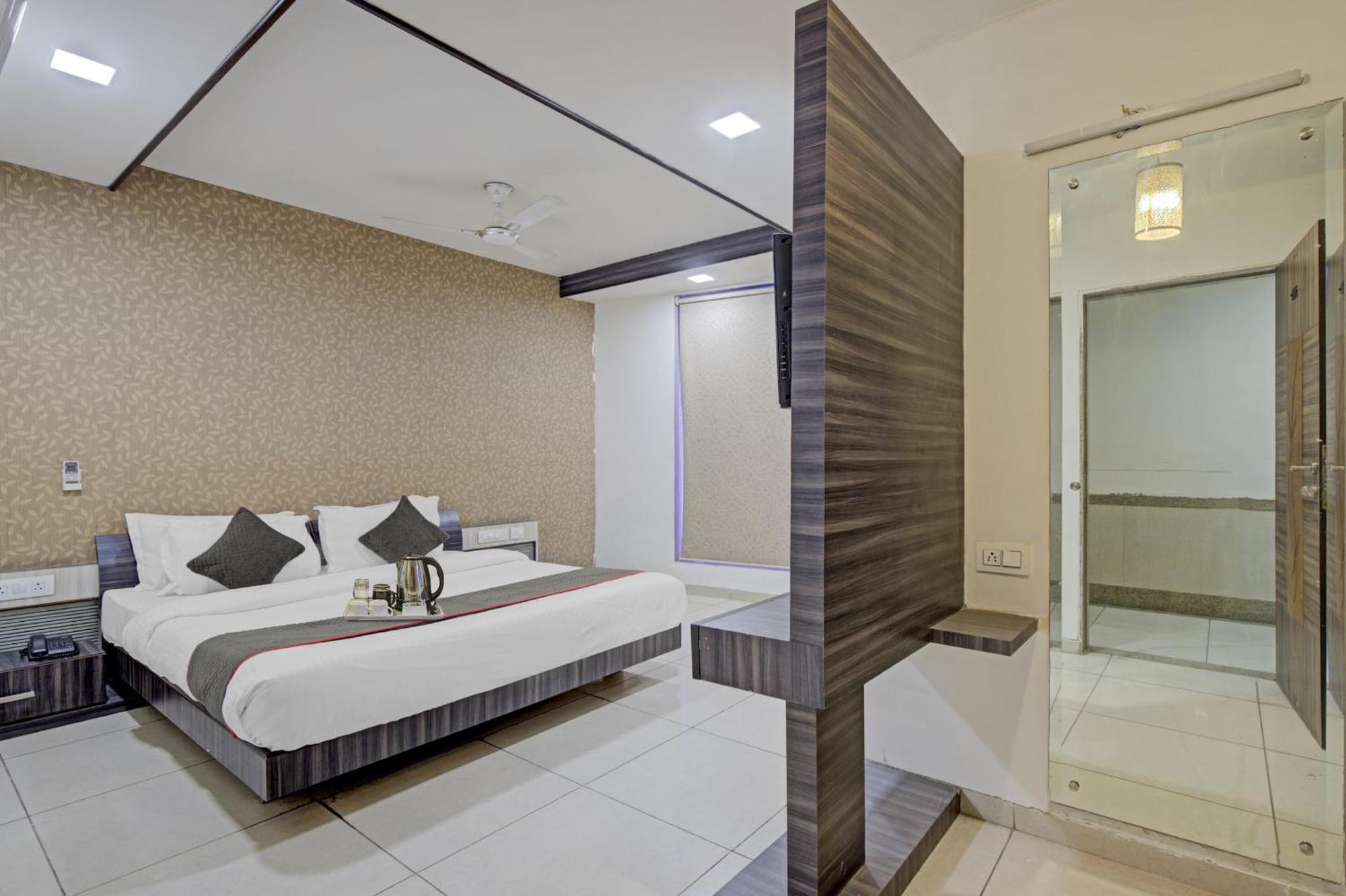 Hotel O The Kia Residency Hotel And Banquet 아흐메다바드 외부 사진