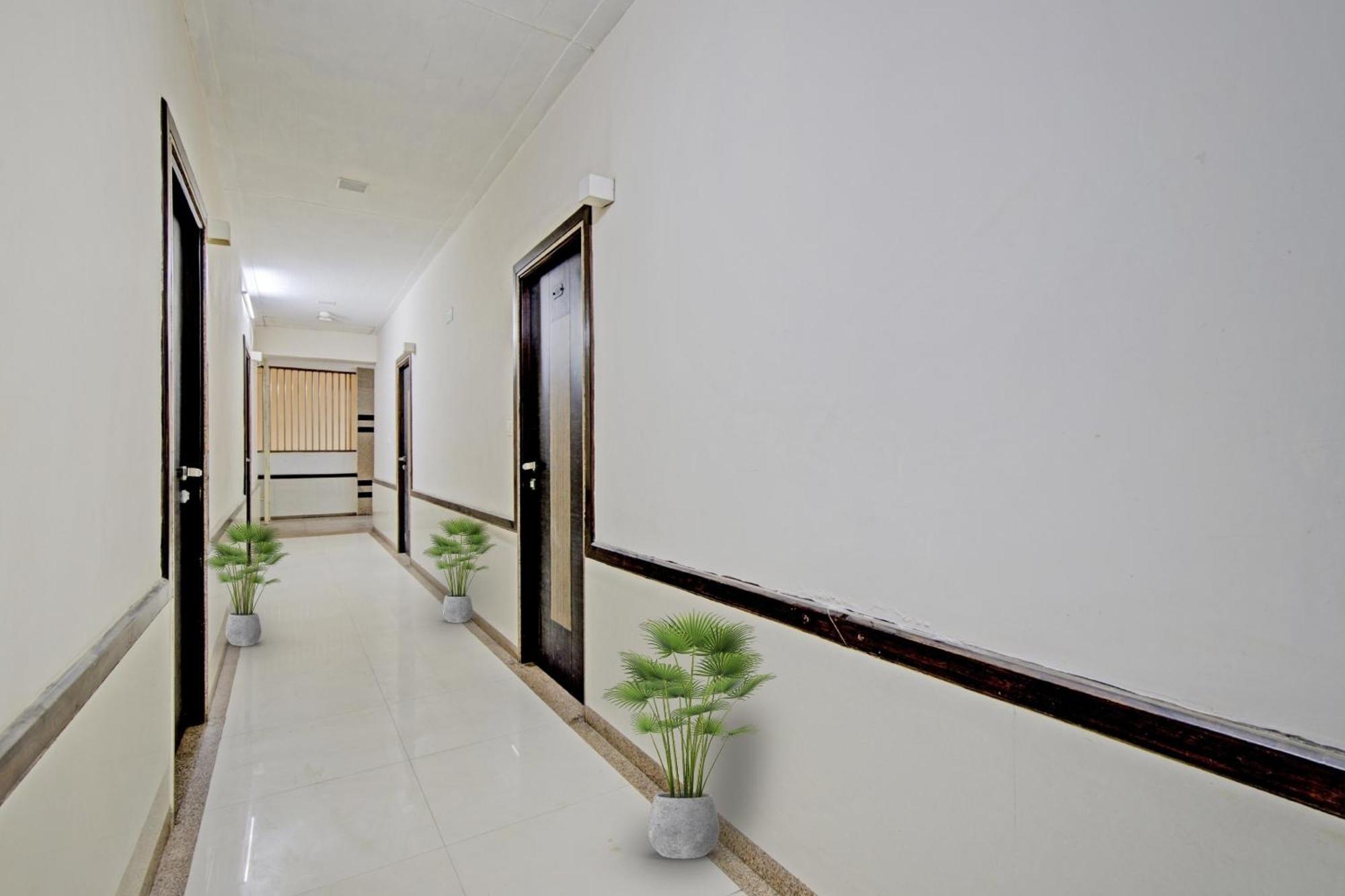 Hotel O The Kia Residency Hotel And Banquet 아흐메다바드 외부 사진