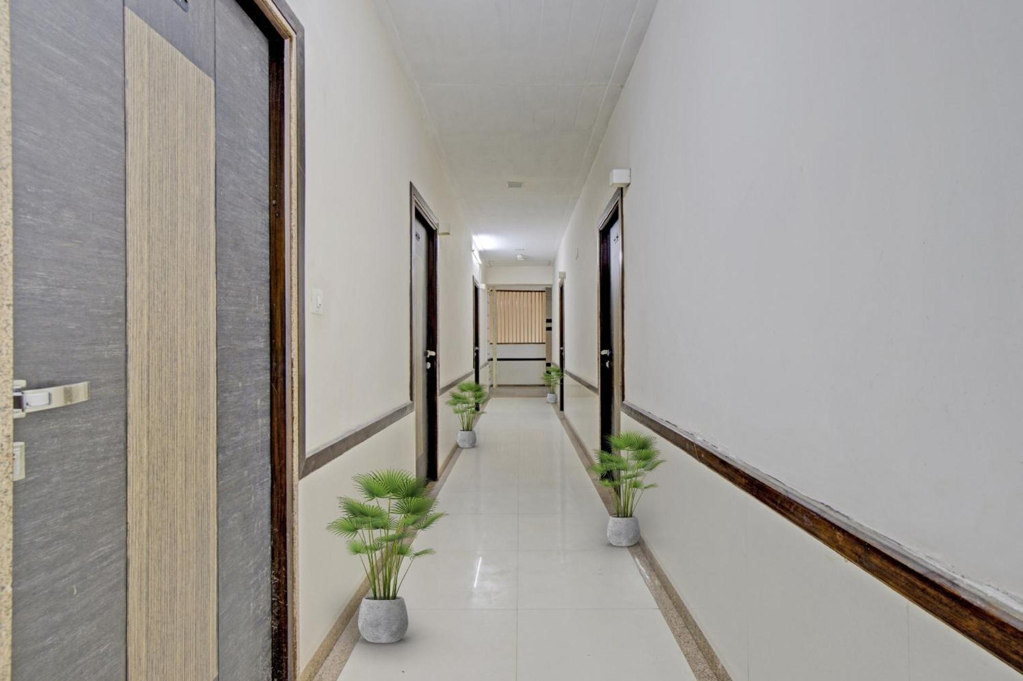 Hotel O The Kia Residency Hotel And Banquet 아흐메다바드 외부 사진